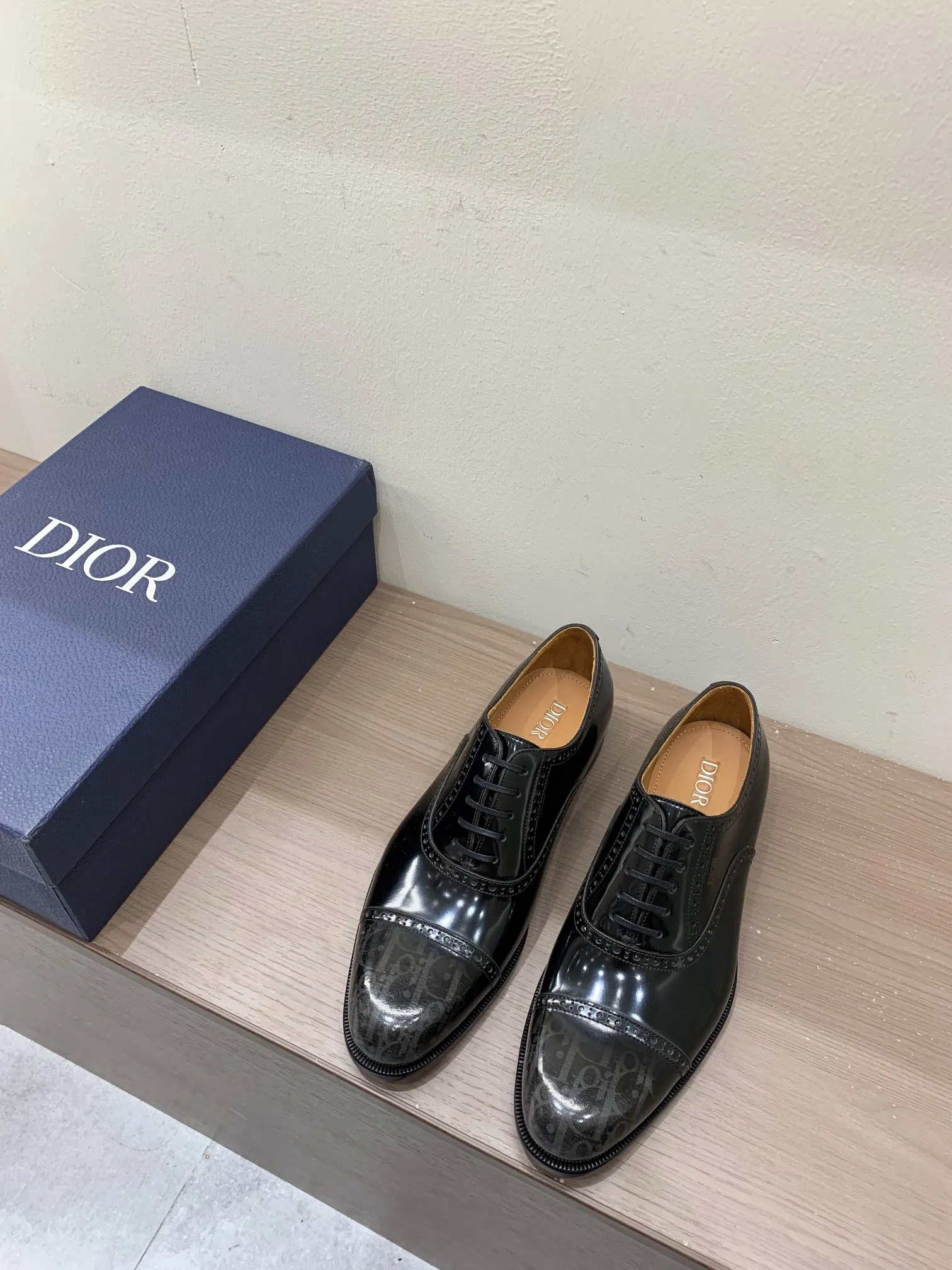 [Dior] Top P: 960💰 Standard code 39-44 (38.45.46 custom-made, non-returnable and non-exchangeable) Dior Dior's latest high-end men's boutique casual leather shoes, imported cowhide upper, water-dyed cowhide lining, imported leather outsole, perfect details are impeccable.